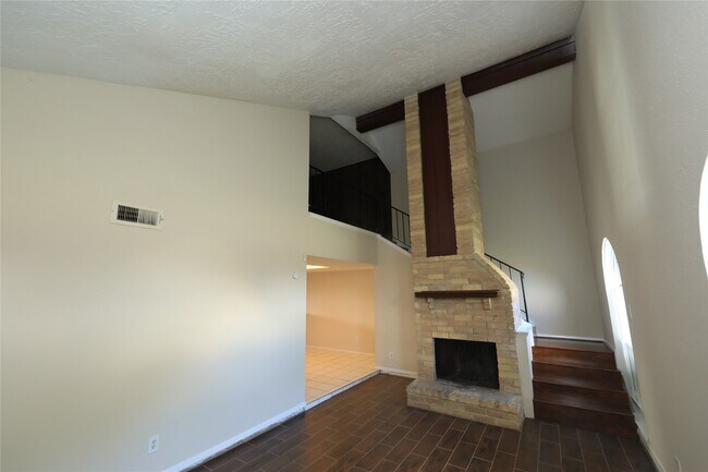 Building Photo - 6573 S Briar Bayou Dr