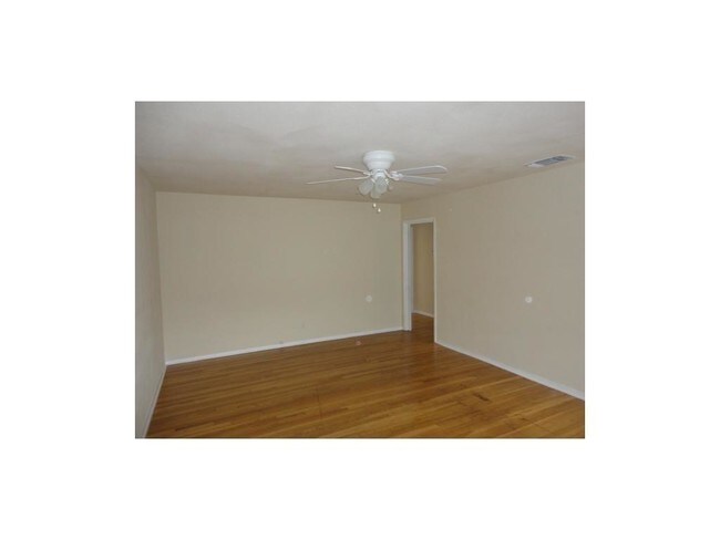 Building Photo - 219 Merritt St