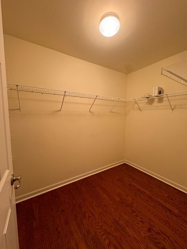 Building Photo - Beautiful 3 Bedroom town-home in Haymaker Pointe