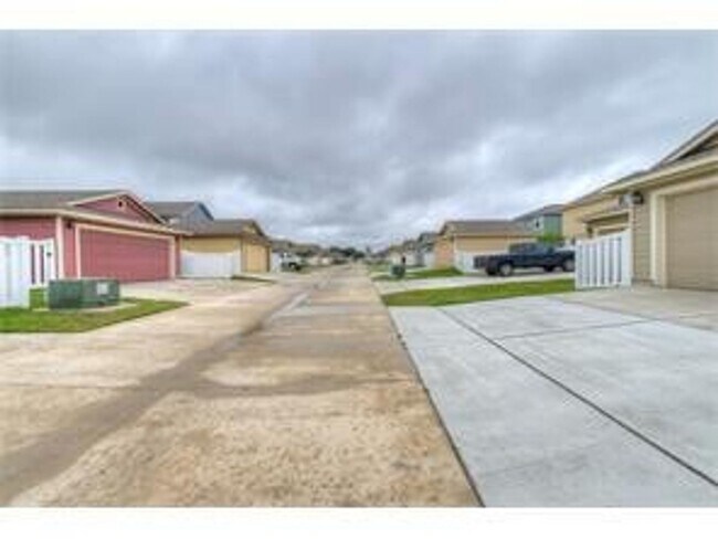 Building Photo - 932 Lost Pines Ln