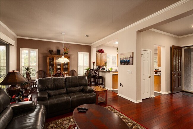 Building Photo - 107 Yaupon Ln