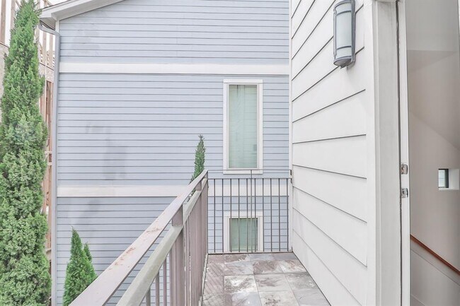 Building Photo - 4405 Austin St