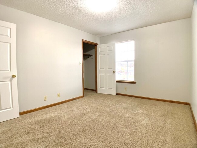 Building Photo - 329 Audrea Ln