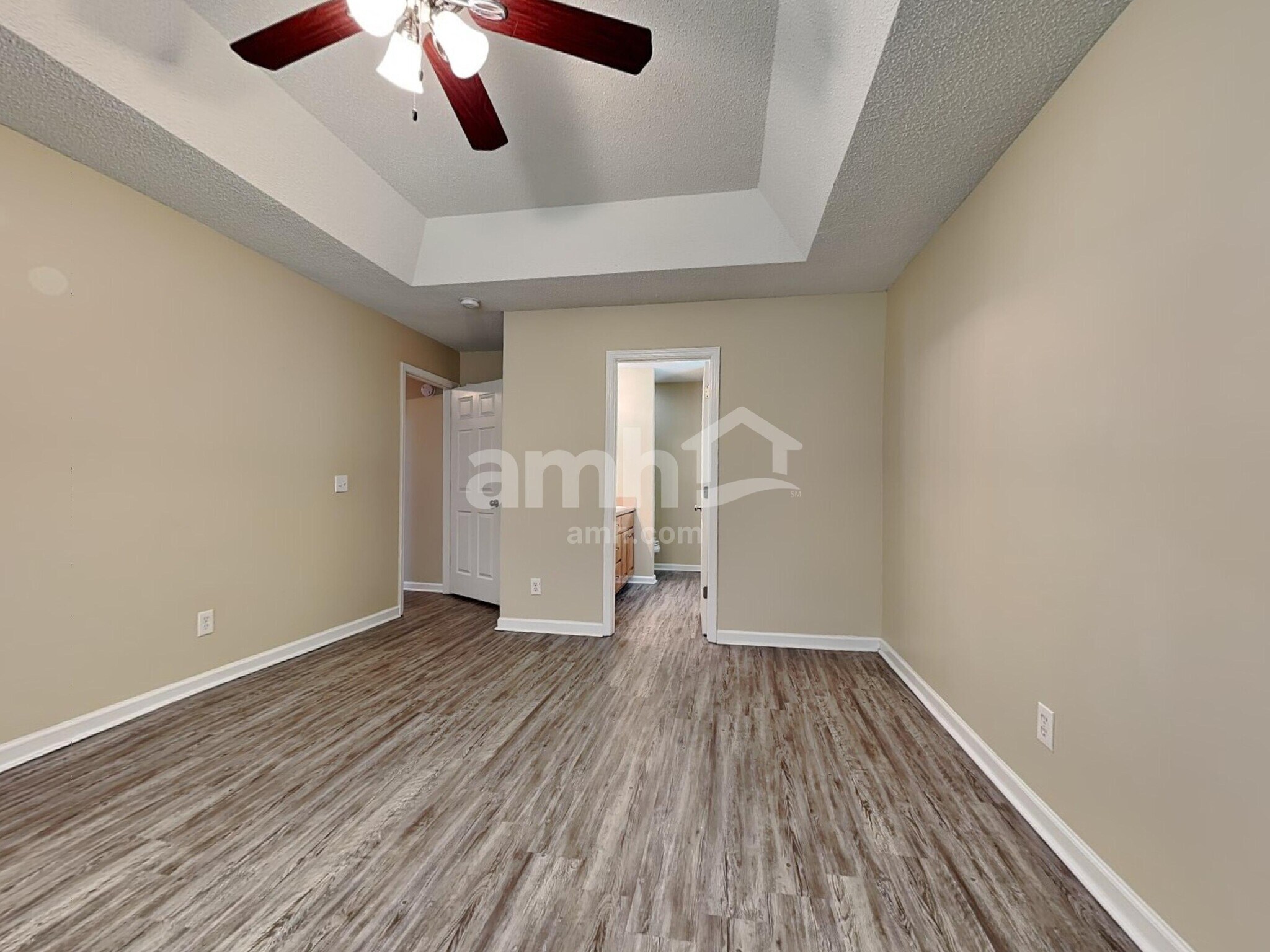Building Photo - 139 W Tisbury Ln
