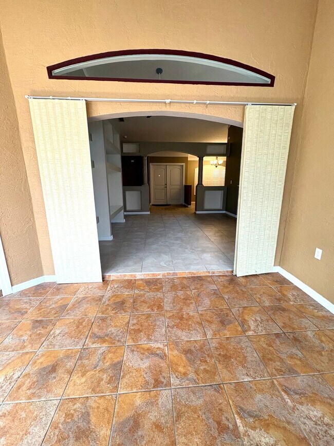 Building Photo - Beautiful 3Bed/2Bath with 2-Car Garage on a Cul-de-Sac