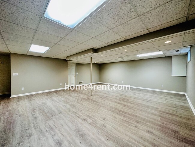 Building Photo - Wonderful Belton Home w/ Wood Floors, Fini...