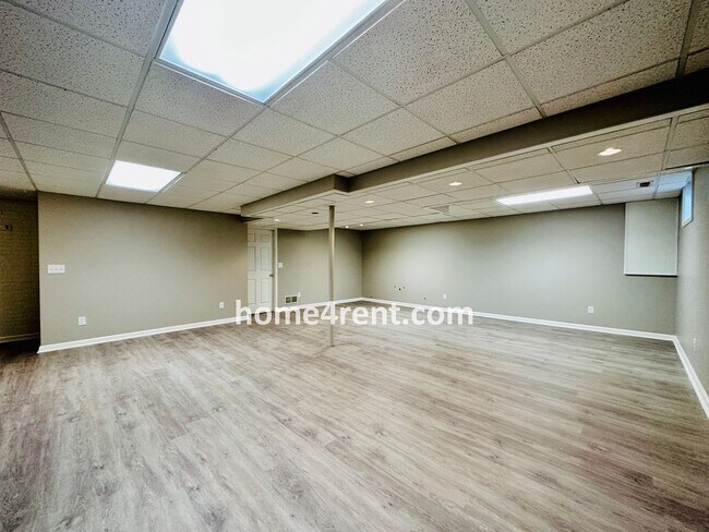 Building Photo - Wonderful Belton Home w/ Wood Floors, Finished Basement and Fenced Yard!