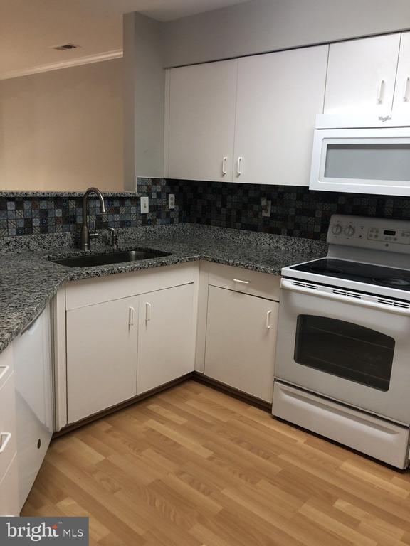 Building Photo - 7655 Stony Creek Ln