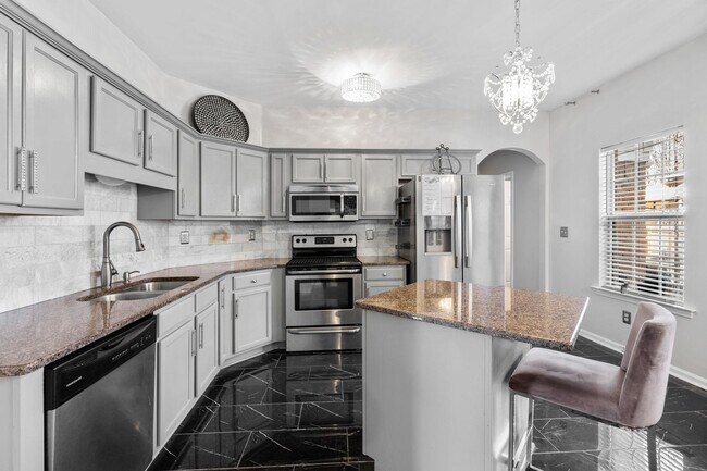 Building Photo - 7911 Pinefrost Ln