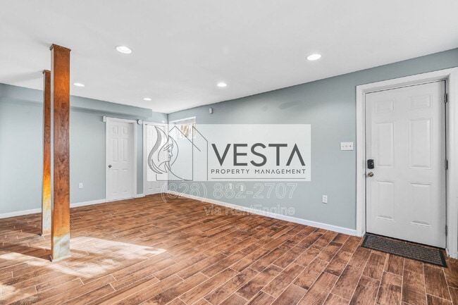 Building Photo - 18 Canterbury Rd