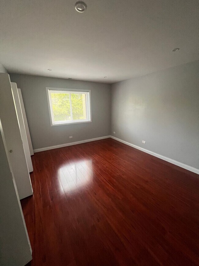 Building Photo - 9360 Hamilton Ct