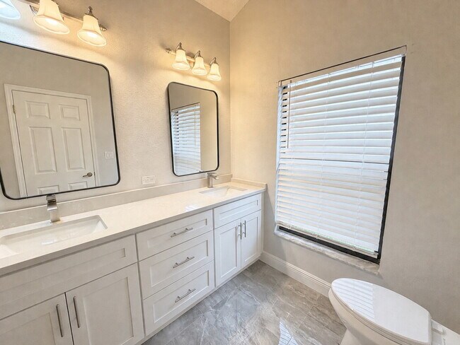 Building Photo - 6240 Fairskies Dr