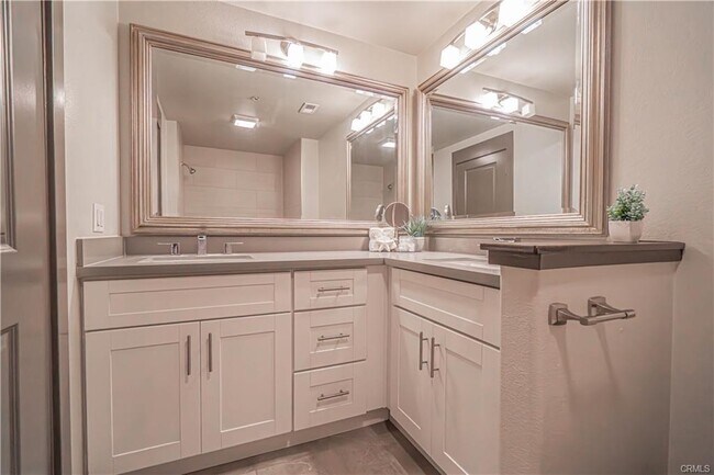 Building Photo - 24595 Town Center Dr