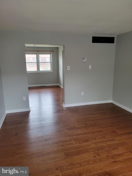 Building Photo - 630 Kingston Rd