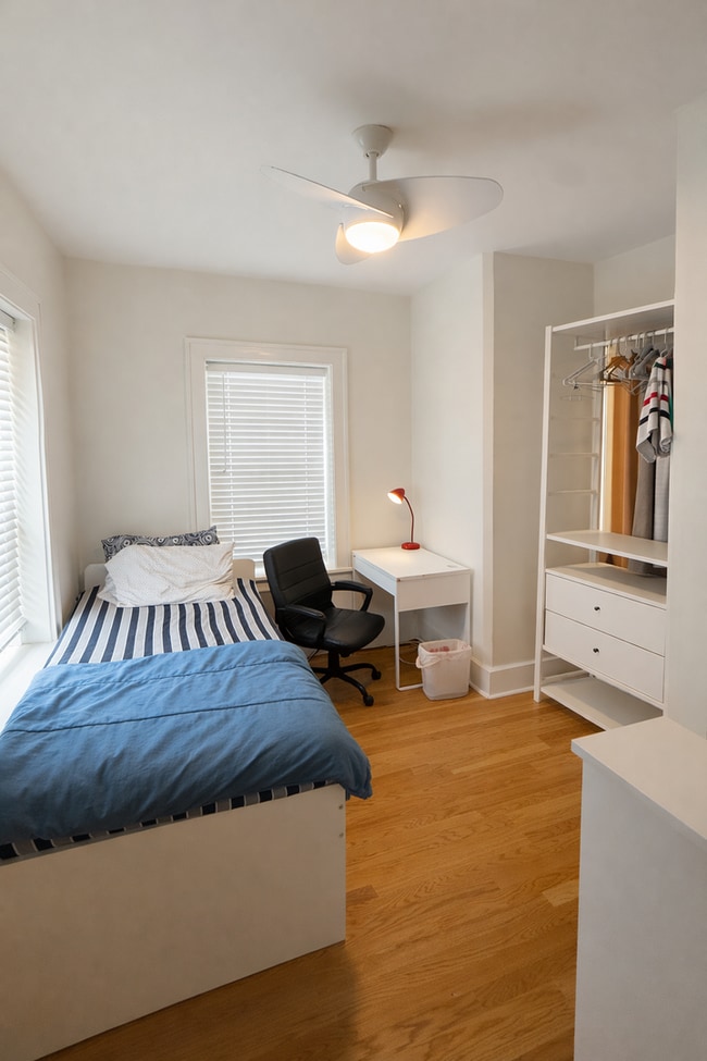 Building Photo - FULLY Furnished Plaza Condo