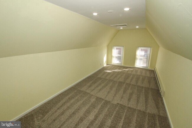 Building Photo - 700 Main St