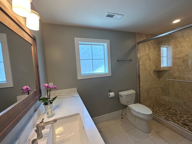 Building Photo - 532 W Heritage Way