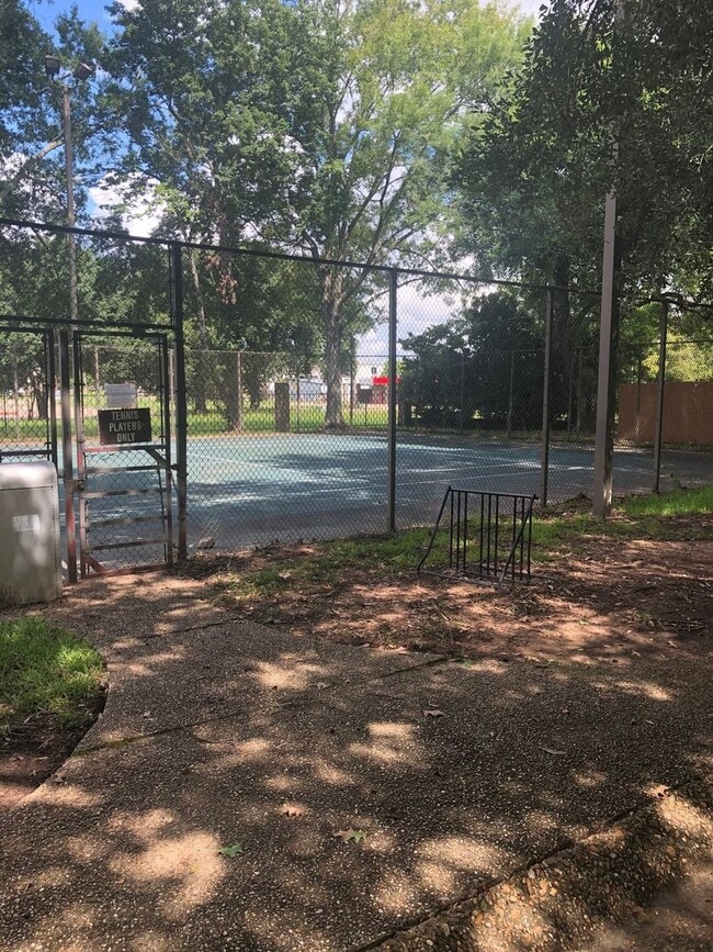 Building Photo - ** AVAILABLE NOW ** EASTWOOD ON THE BAYOU ...