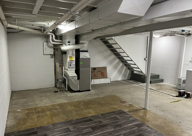 Building Photo - 1856 Coolidge Rd