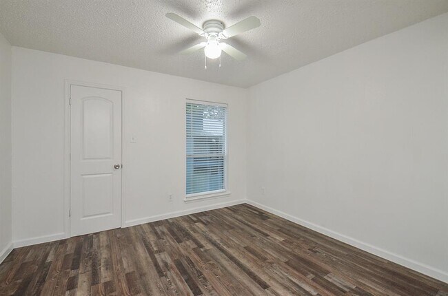 Building Photo - 10001 Westpark Dr