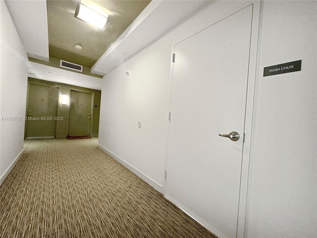 Building Photo - 951 Brickell Ave