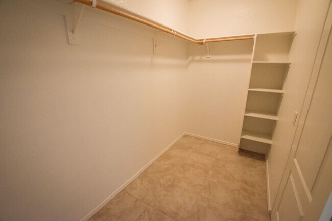 Building Photo - Charming 4 Bedroom, 3 Bath Home, with 2 Ca...