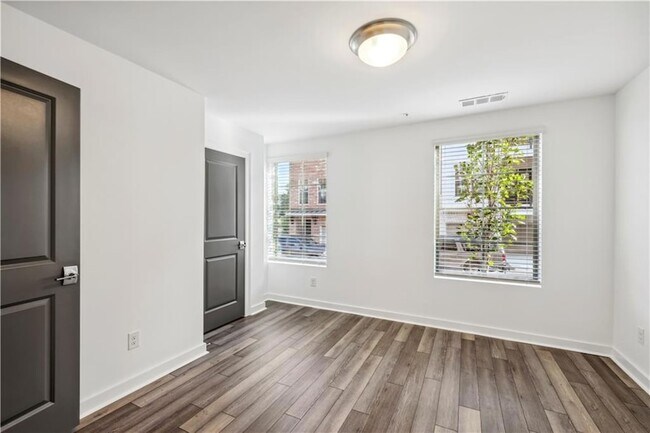 Building Photo - 432 Burton Dr