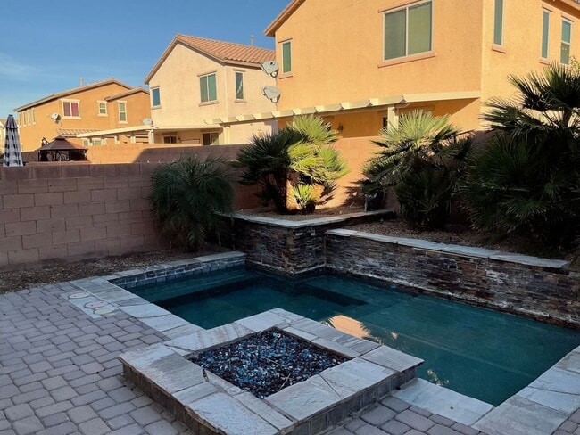 Building Photo - Stunning 4-Bedroom Home with Pool, Fire Pit & Solar in Boulder Ranch!