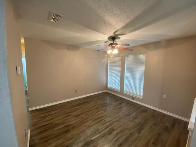 Building Photo - 511 Battlecreek Ln