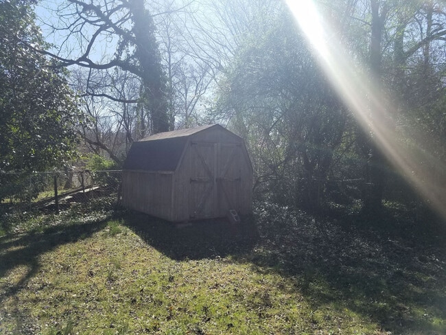 Building Photo - Great updated ranch in convenient location