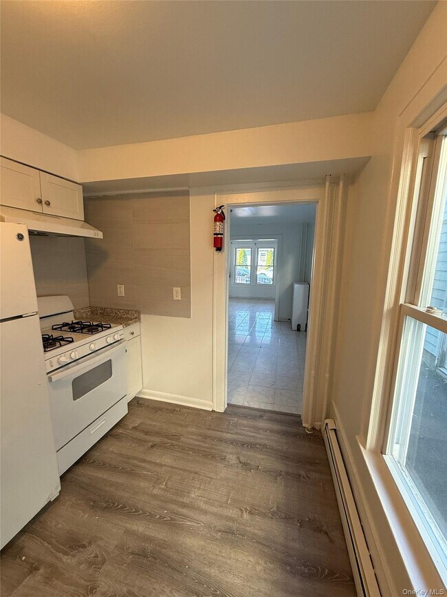 Building Photo - 437 3rd St