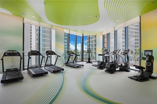 Building Photo - 501 NE 31st St