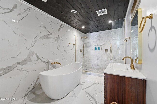 Building Photo - 3112 E Palo Verde Dr