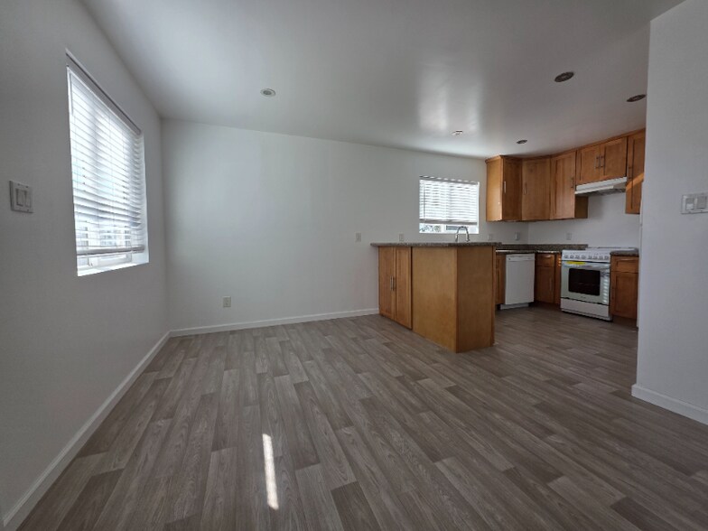 Building Photo - 8034 Ney Ave