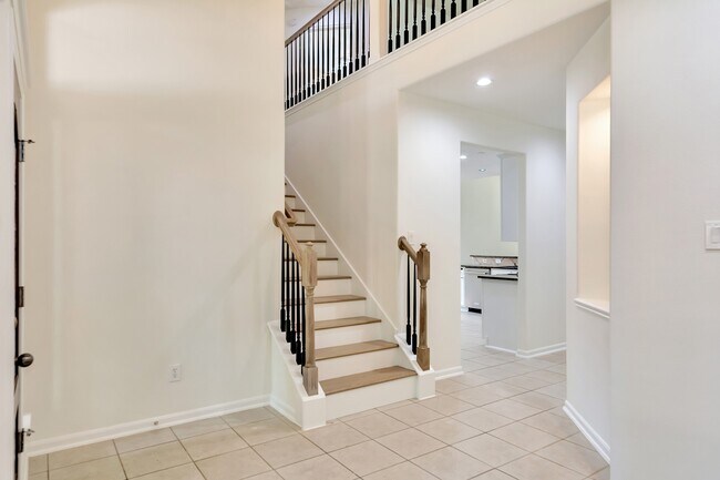 Building Photo - 22 N Queenscliff Cir
