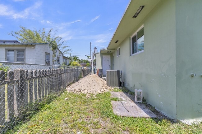Building Photo - 1730 NW 55th Terrace
