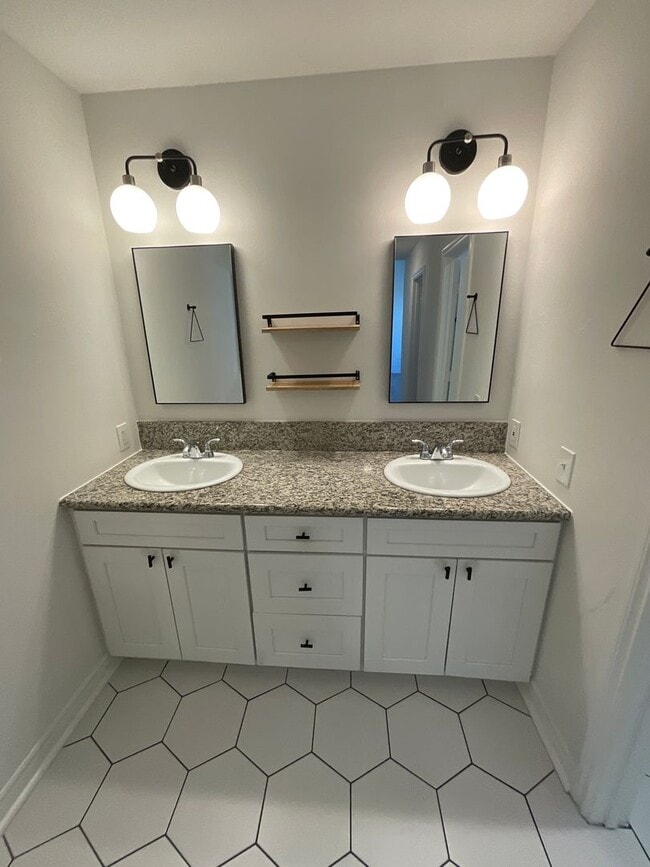 Building Photo - 4 Bedroom 3 Bath 2 Story Home With Family ...