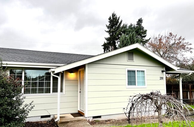 Building Photo - 291 Lobelia Ave