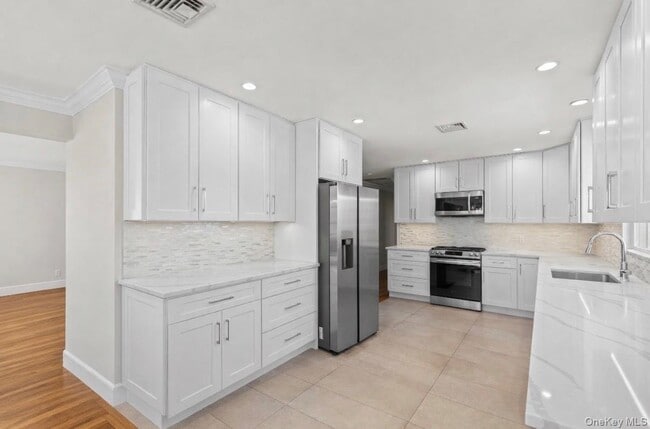 Building Photo - 175 Roosevelt Blvd