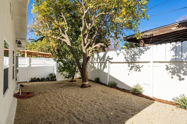 Building Photo - Beautifully remodeled 2 bedroom home