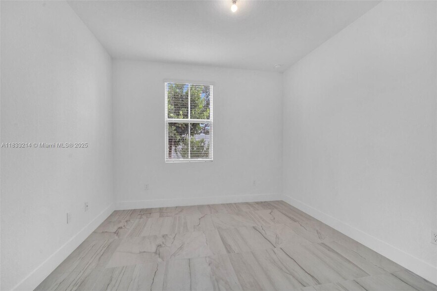 Building Photo - 142 SW 171st Way