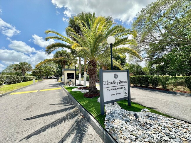 Building Photo - 8051 S Colony Cir