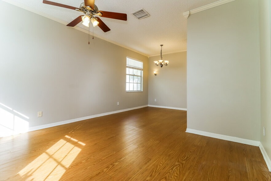 Building Photo - 1231 Loretto Cir