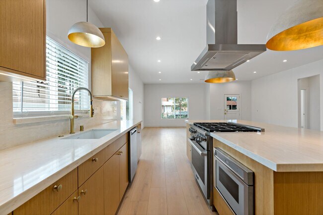 Building Photo - Beautifully Renovated 3-Bedroom Home – Mod...