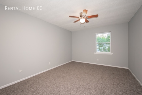 Building Photo - 1512 E Leona-