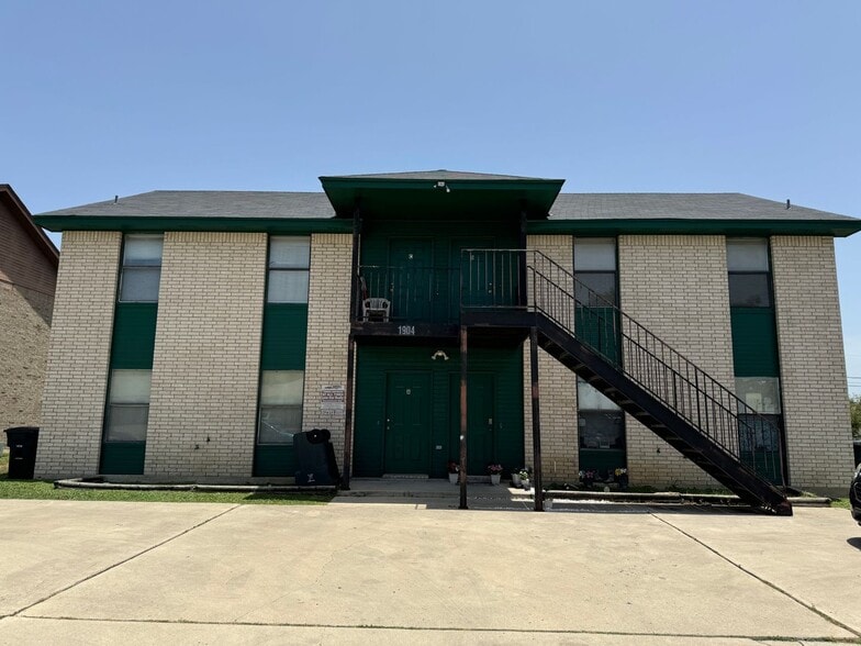 Building Photo - 1904 Windward Dr