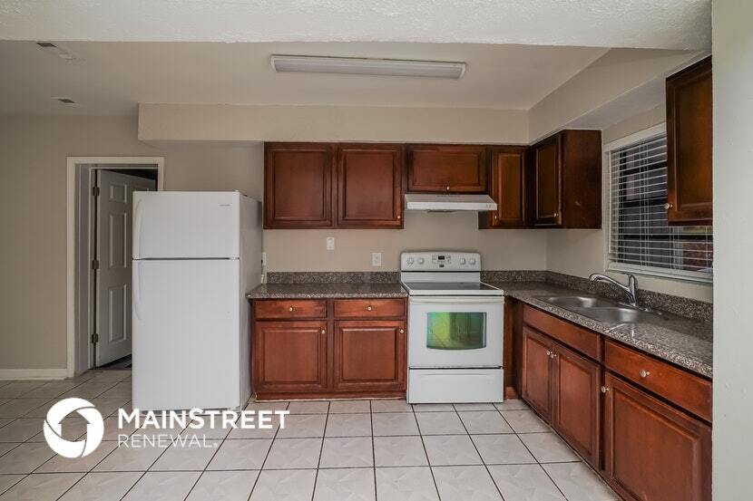 Building Photo - 6129 Hialeah St