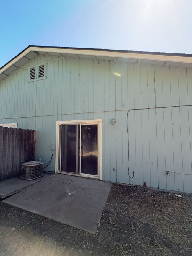 Building Photo - 155 Derek Dr