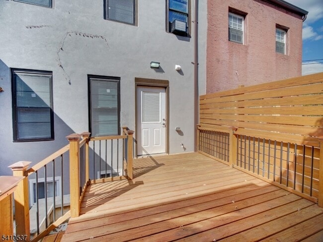 Building Photo - 16 Eagles St