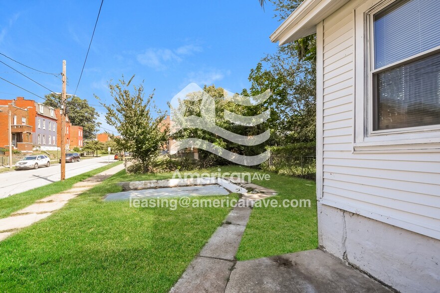 Building Photo - 1939 Chippewa St